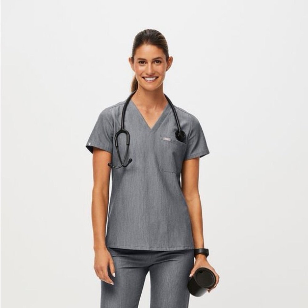 FIGS 1-POCKET SCRUB TOP GRAPHITE